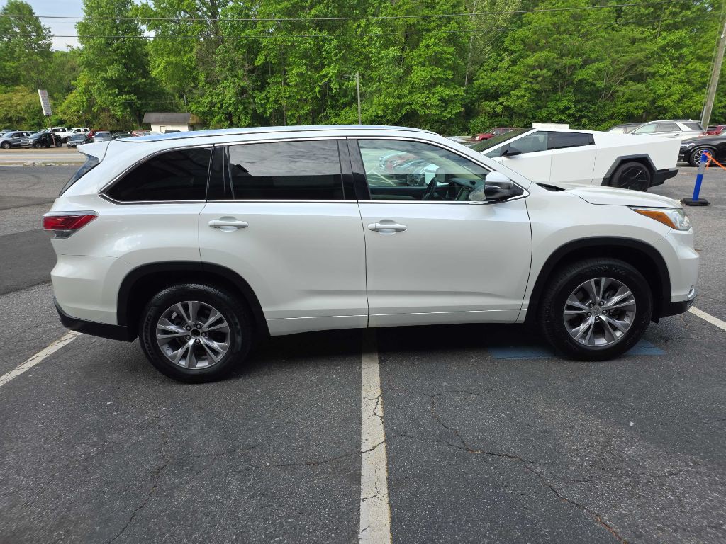 2015 Toyota Highlander Image 6