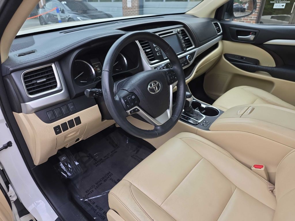 2015 Toyota Highlander Image 9