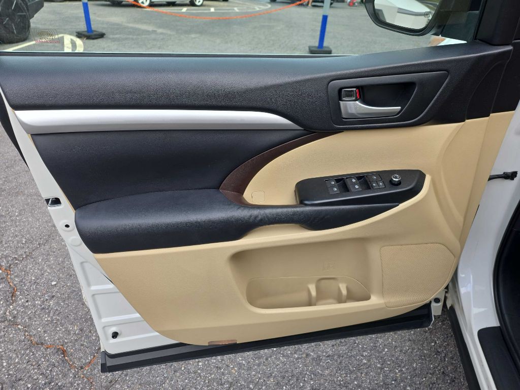 2015 Toyota Highlander Image 11