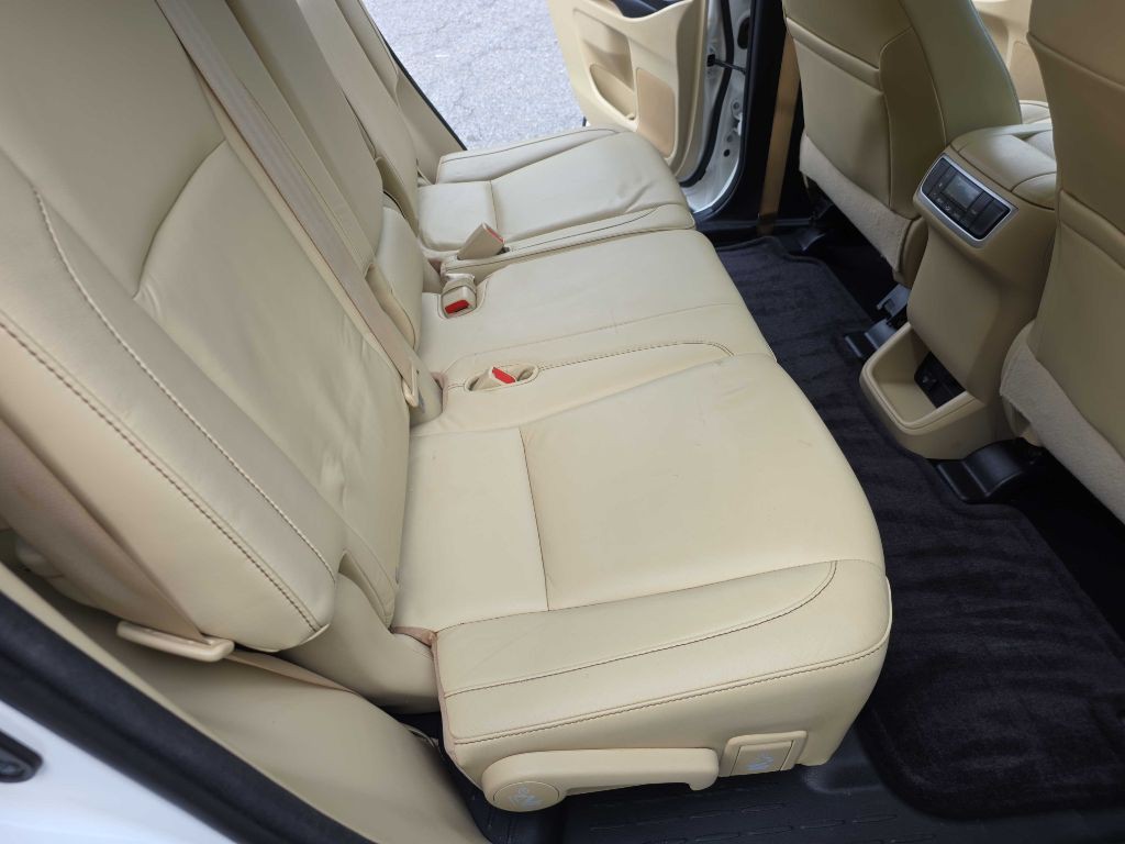 2015 Toyota Highlander Image 21