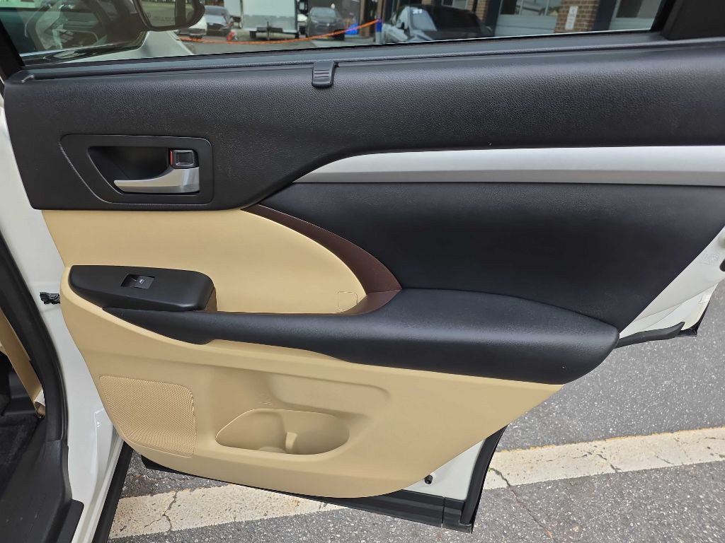 2015 Toyota Highlander Image 22