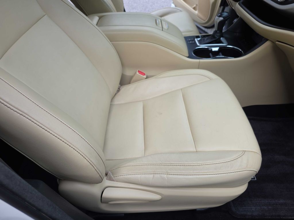 2015 Toyota Highlander Image 23