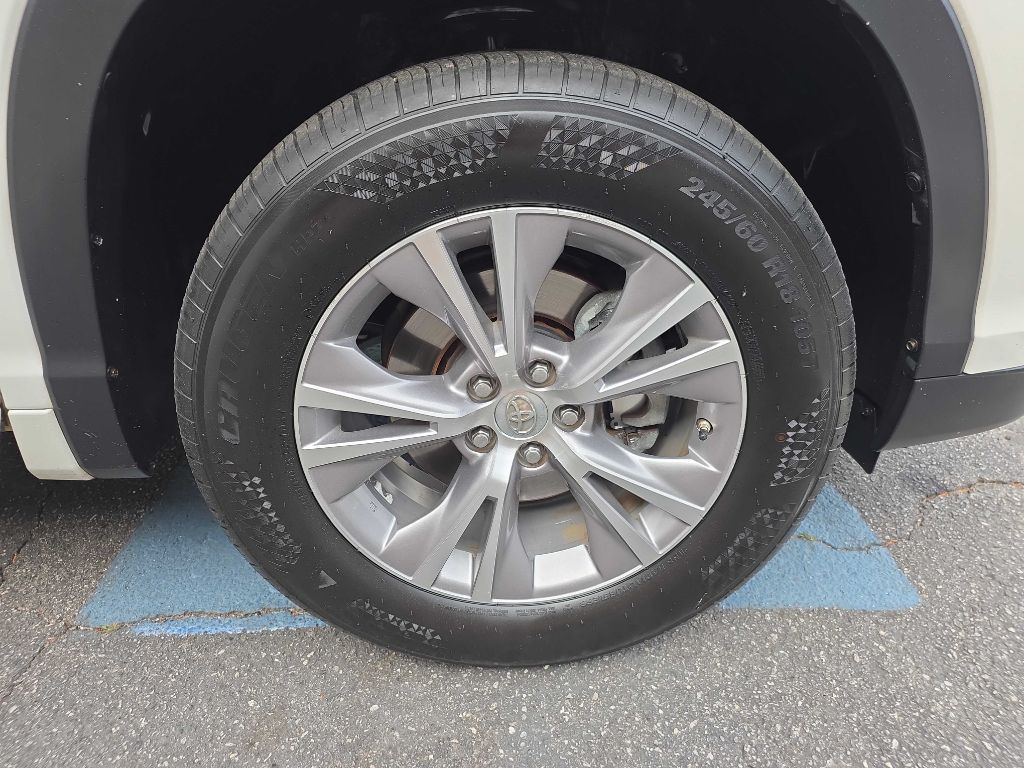 2015 Toyota Highlander Image 26