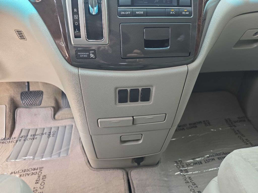 2013 Nissan Quest Image 14