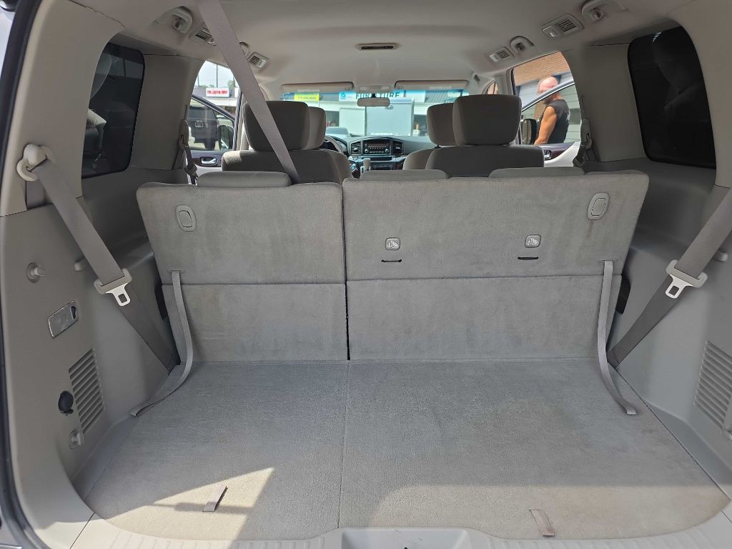 2013 Nissan Quest Image 19