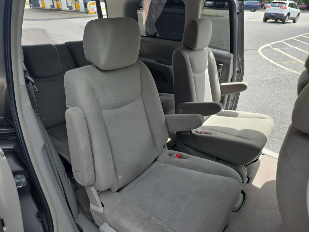 2013 Nissan Quest Image 20