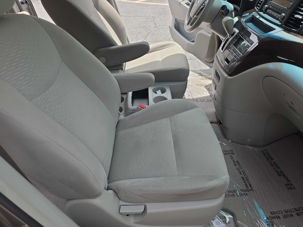 2013 Nissan Quest Image 21