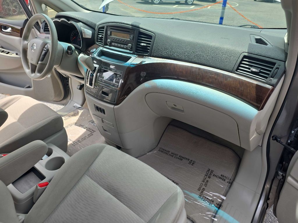 2013 Nissan Quest Image 22