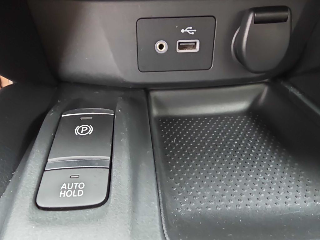 2019 Nissan Rogue Image 17