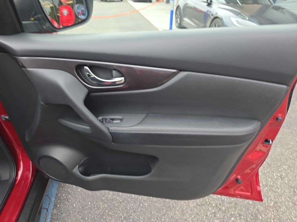 2019 Nissan Rogue Image 24
