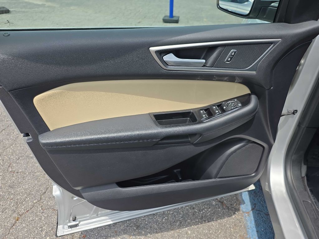 2019 Ford Edge Image 12