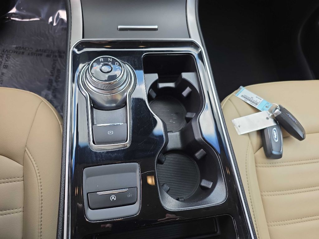 2019 Ford Edge Image 16