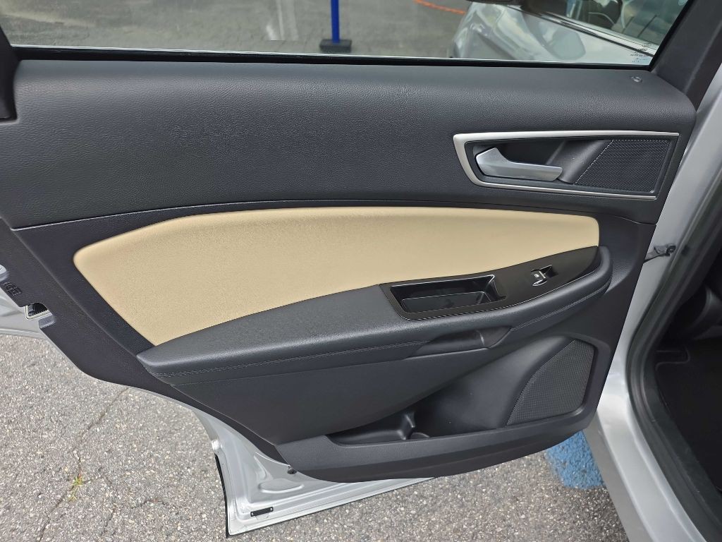 2019 Ford Edge Image 18