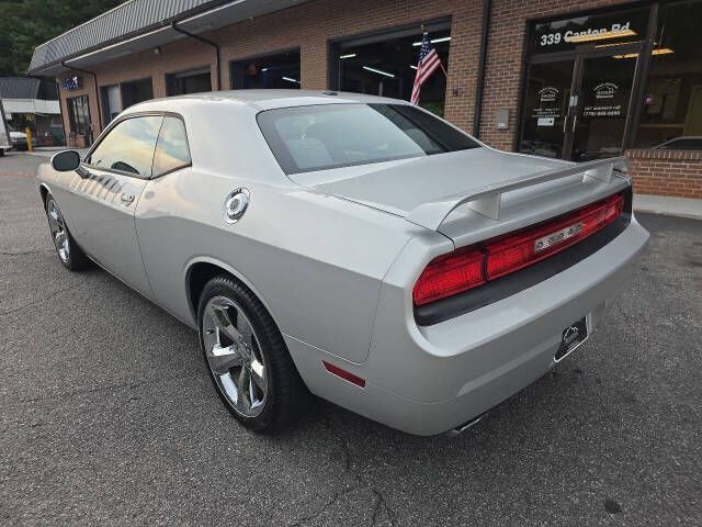 2012 Dodge Challenger Image 4