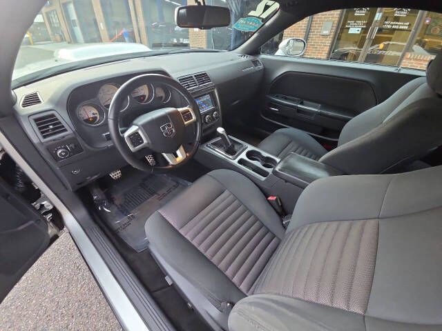 2012 Dodge Challenger Image 10
