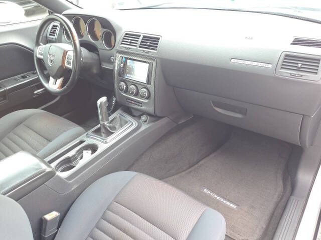 2012 Dodge Challenger Image 19
