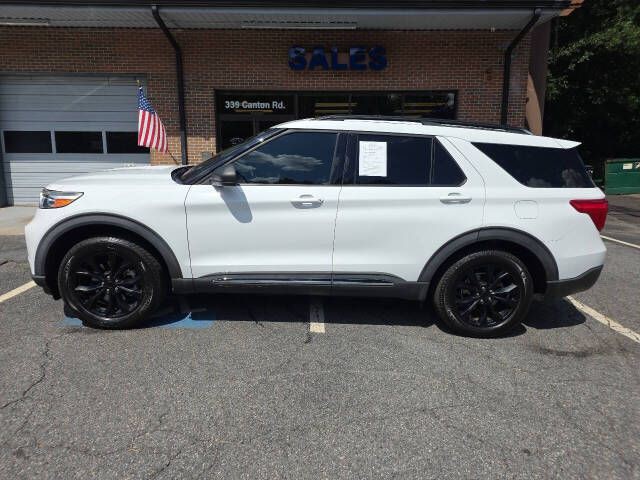 2020 Ford Explorer Image 2