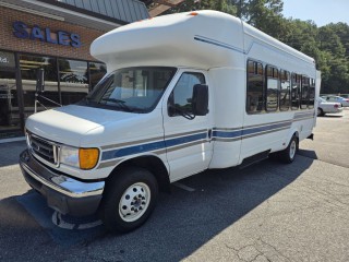 Image for 2006 Ford Econoline E450 25 PASSENGER ID: 7650352