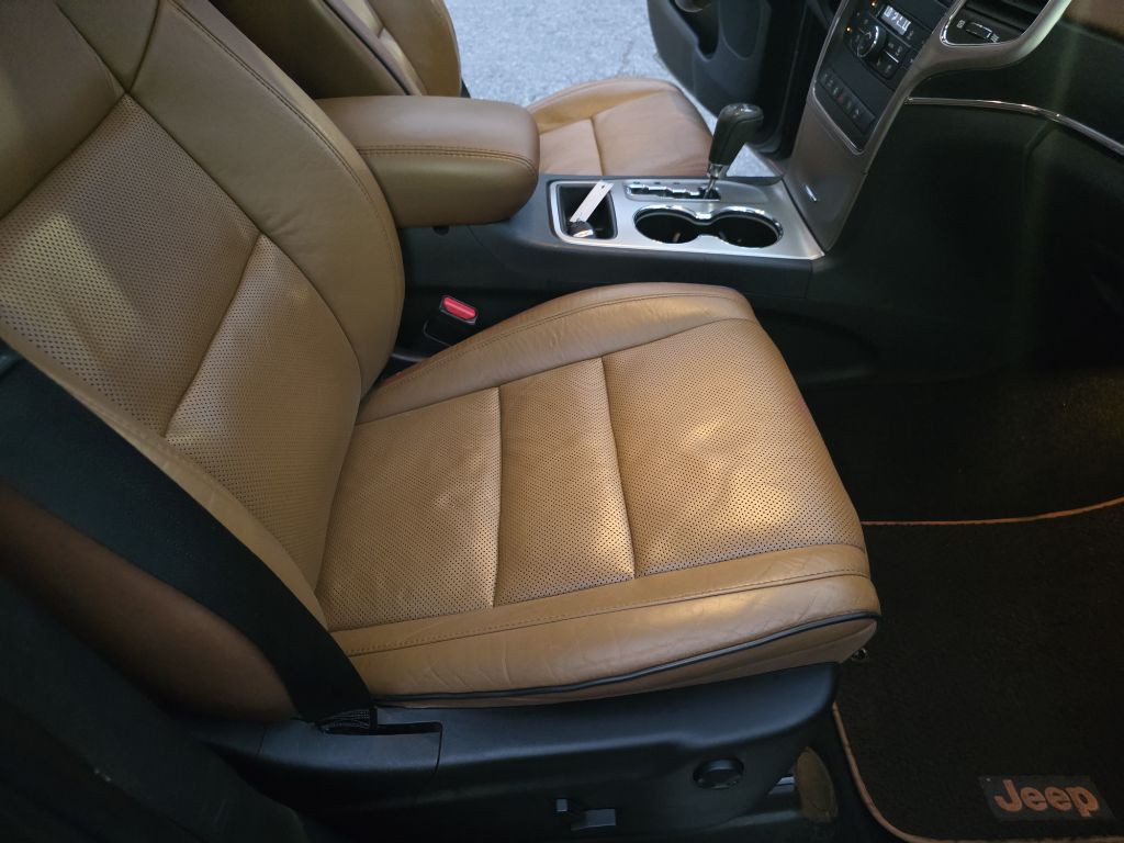 2012 Jeep Grand Cherokee Image 21