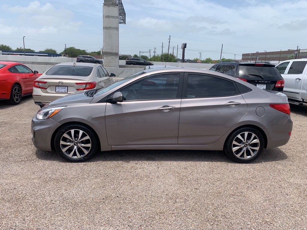 2017 Hyundai Accent Image 2