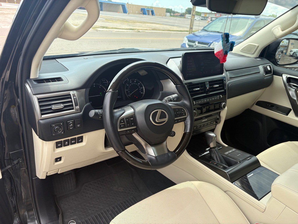 2022 Lexus GX Image 8
