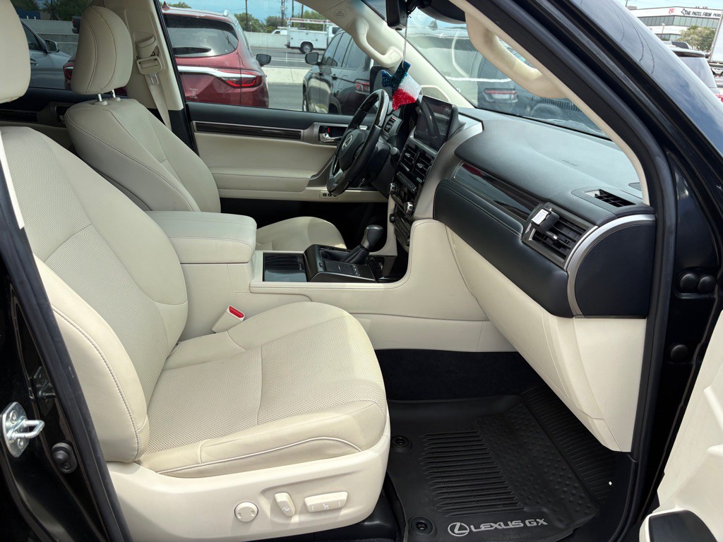 2022 Lexus GX Image 10