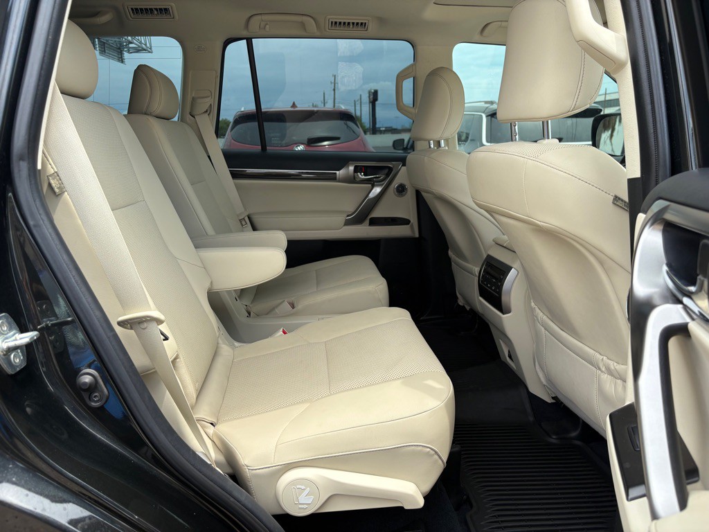 2022 Lexus GX Image 11
