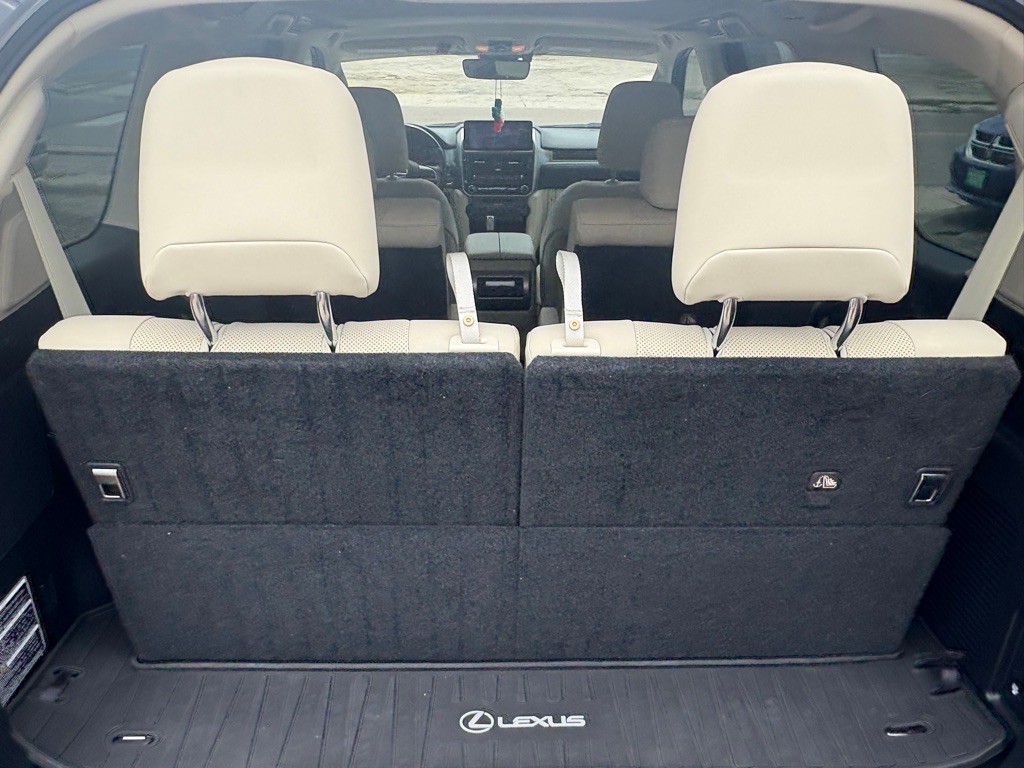 2022 Lexus GX Image 13
