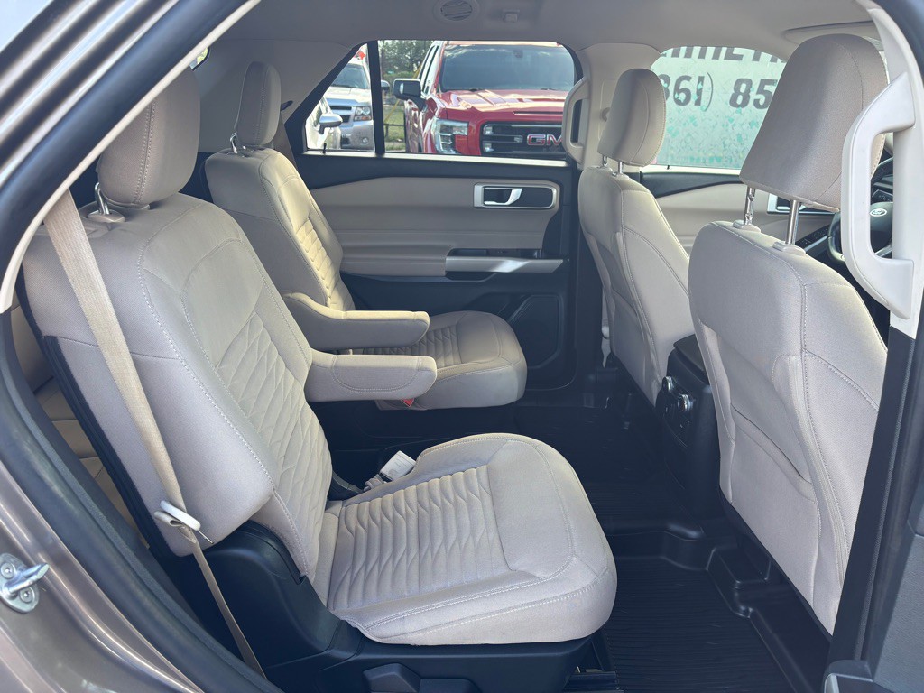 2021 Ford Explorer Image 12
