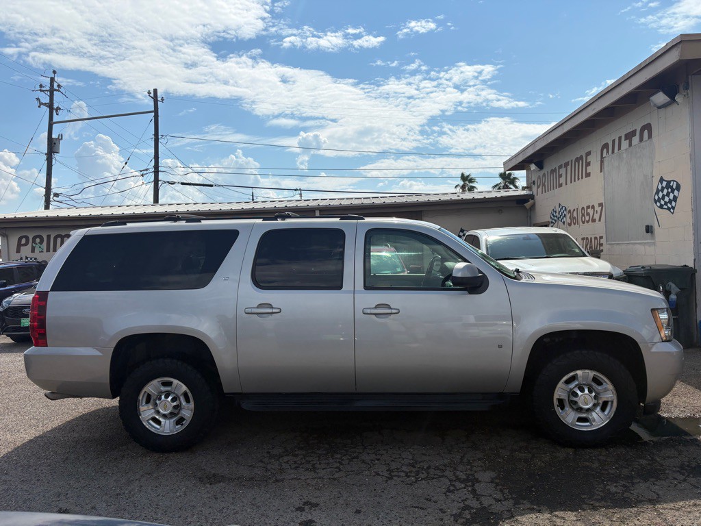 2009 Chevrolet Suburban Image 2