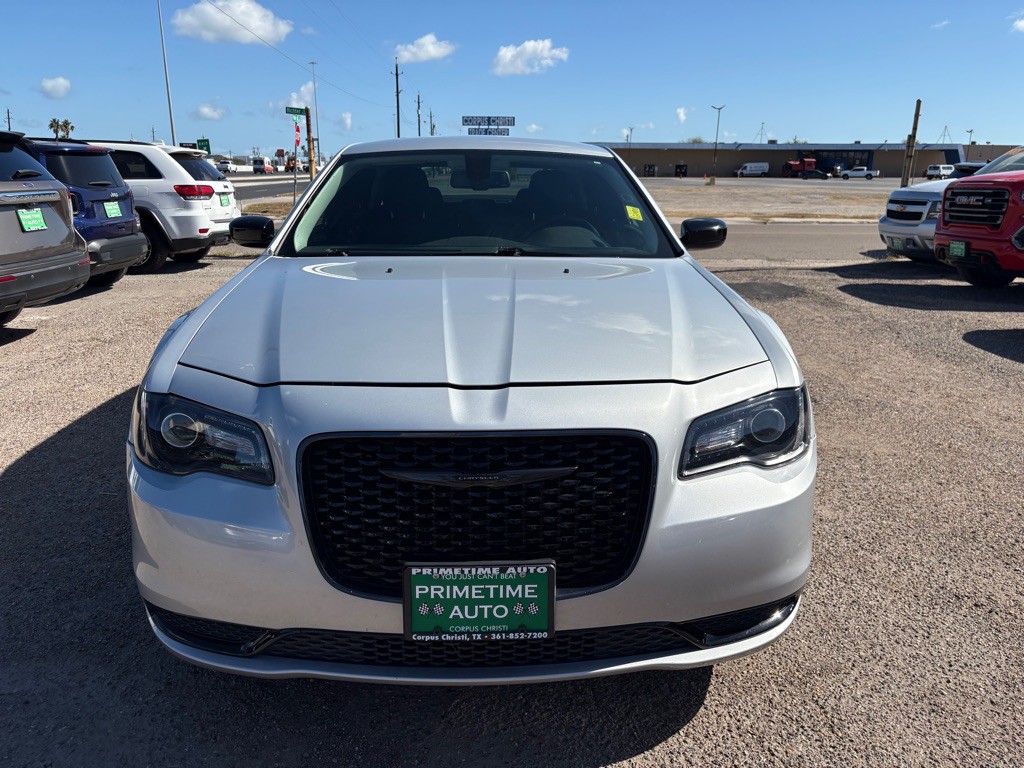 2022 Chrysler 300 Image 3