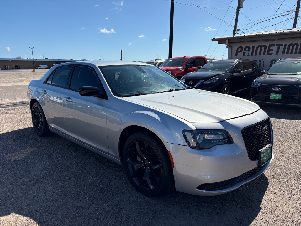 2022 Chrysler 300 Image 4