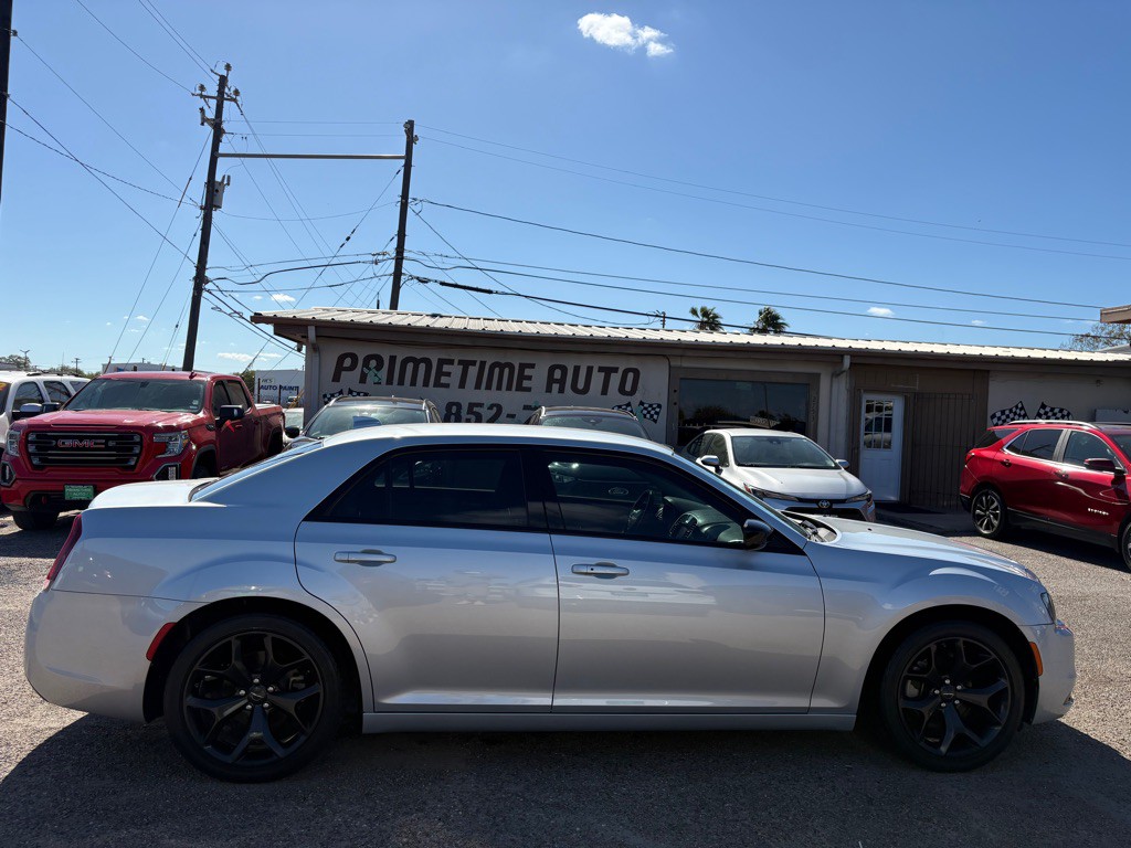 2022 Chrysler 300 Image 5