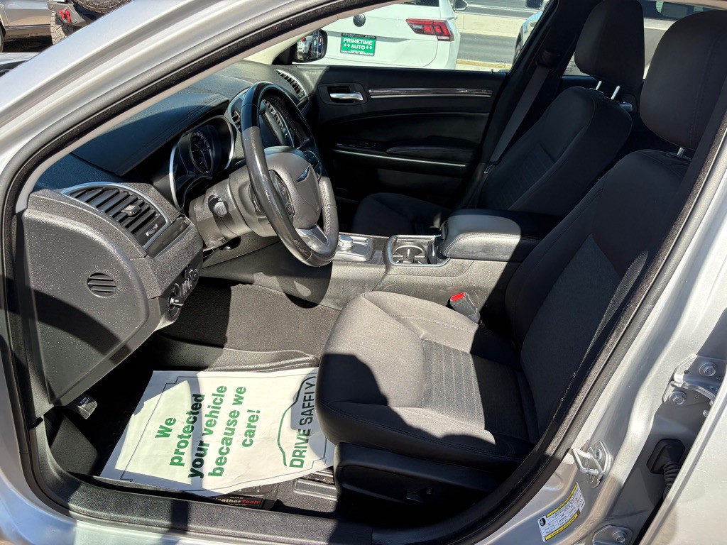 2022 Chrysler 300 Image 9