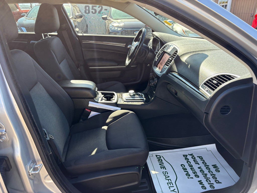 2022 Chrysler 300 Image 10