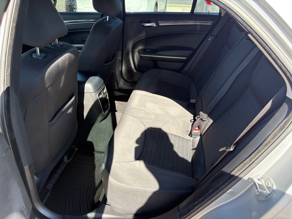 2022 Chrysler 300 Image 11