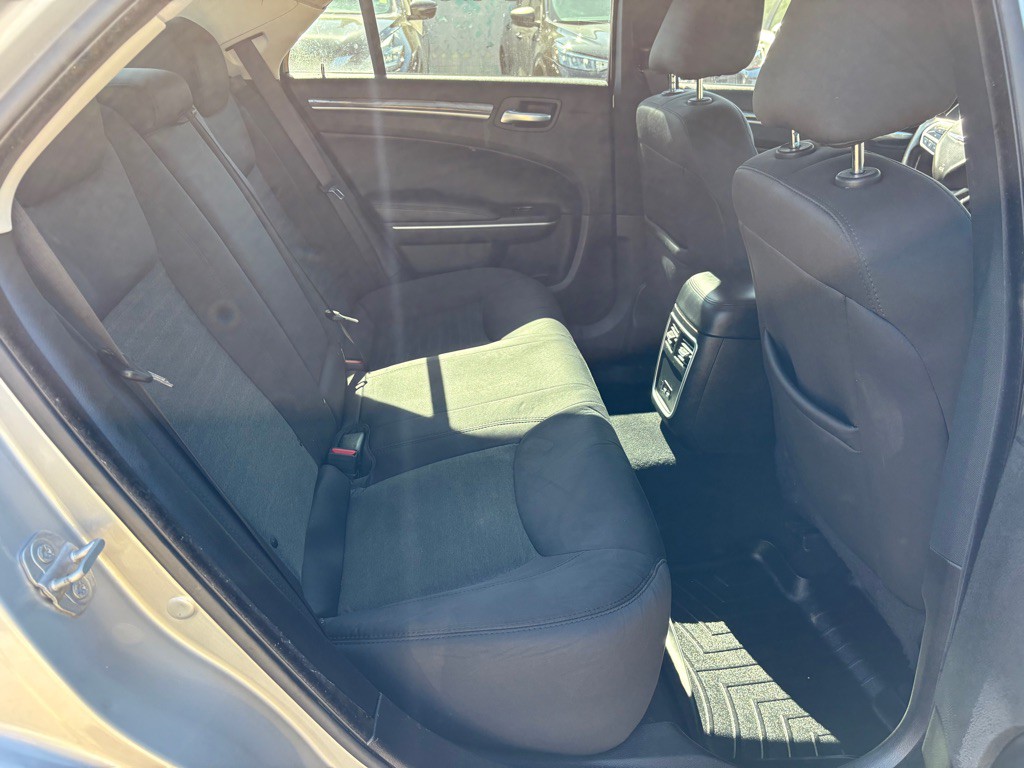 2022 Chrysler 300 Image 12