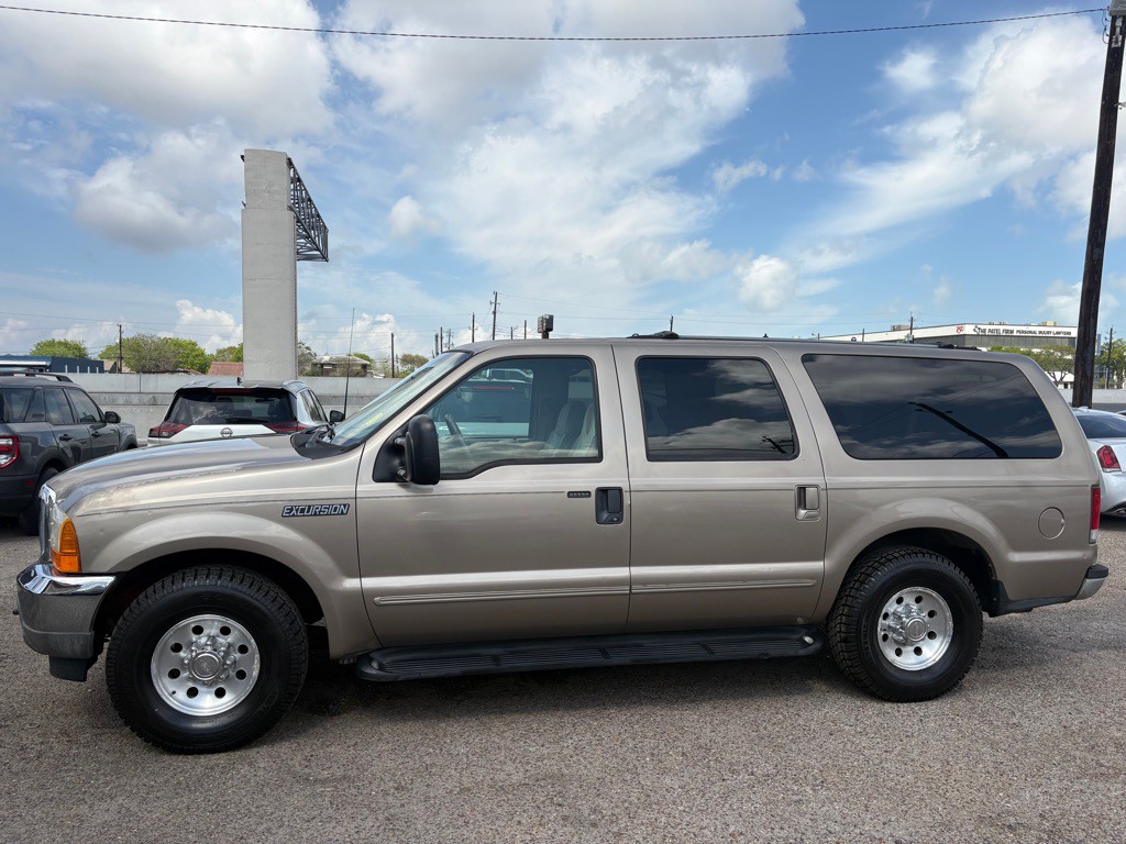 2000 Ford Excursion Image 1
