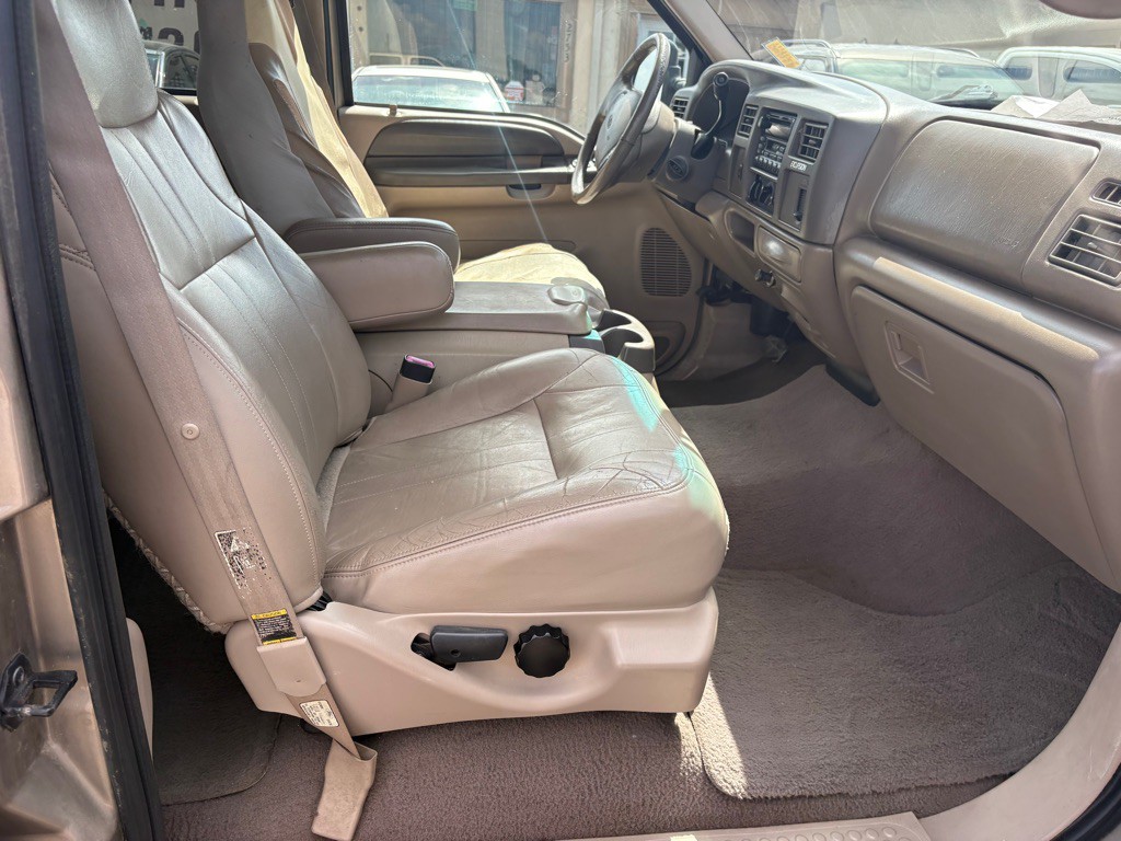 2000 Ford Excursion Image 10