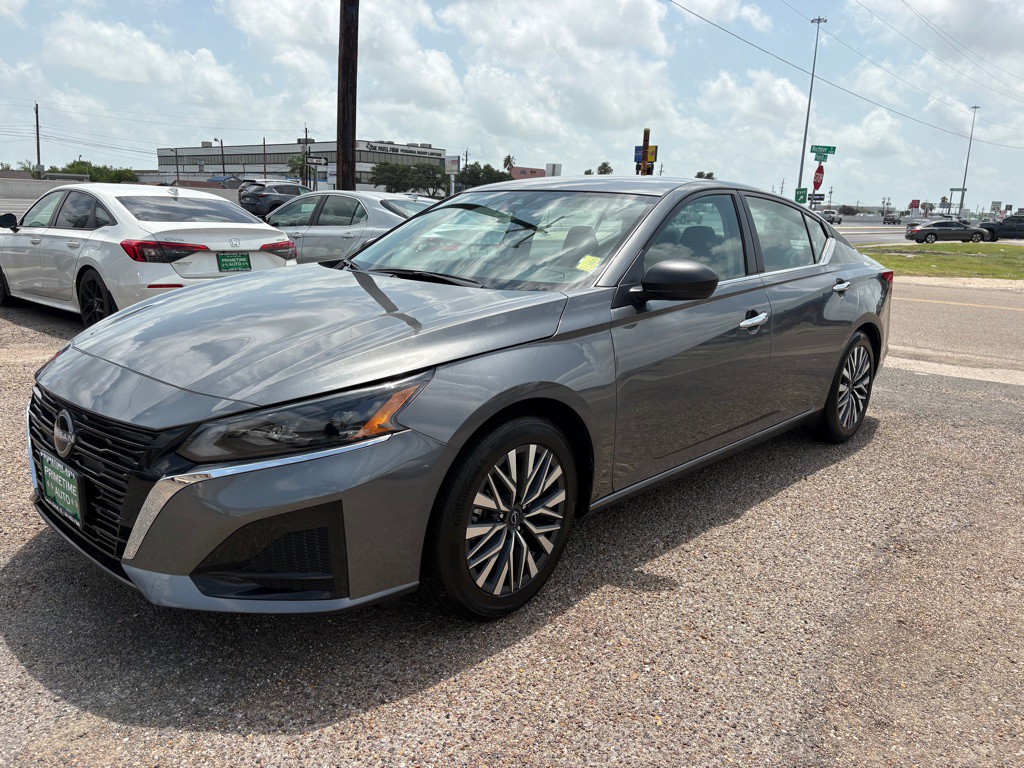 2025 Nissan Altima Image 2