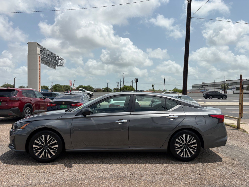 2025 Nissan Altima Image 9