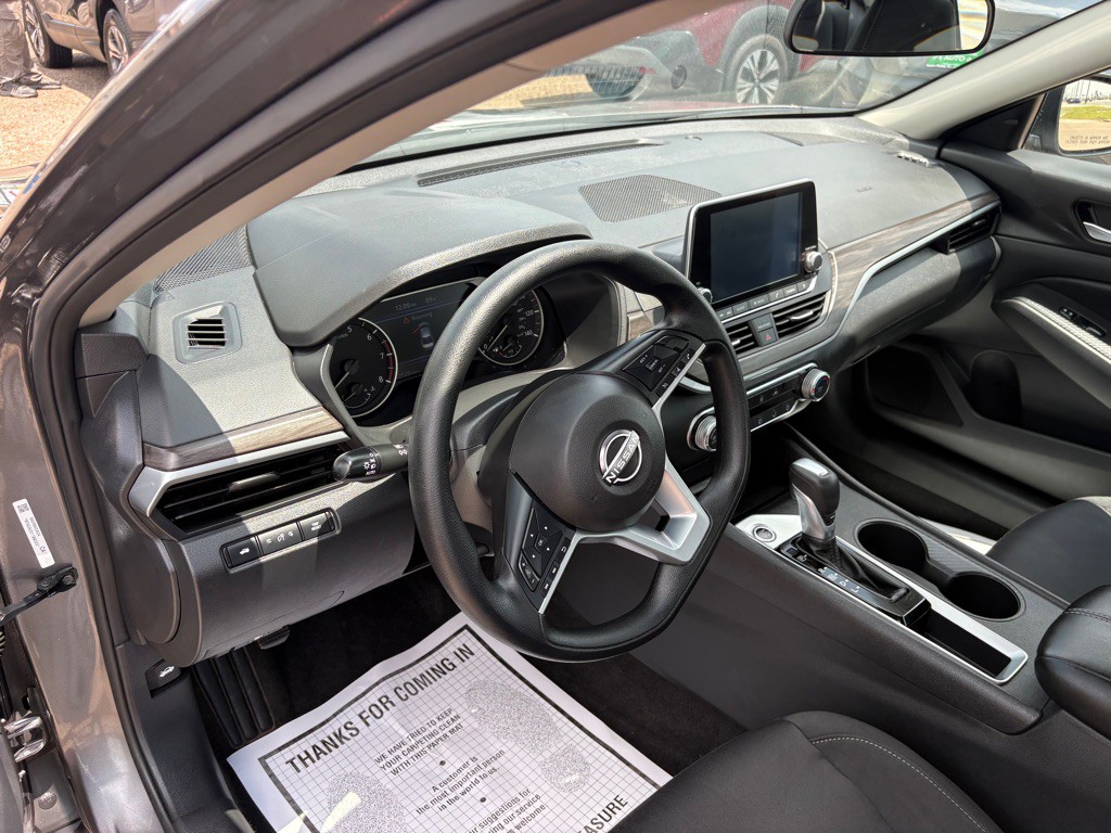 2025 Nissan Altima Image 10