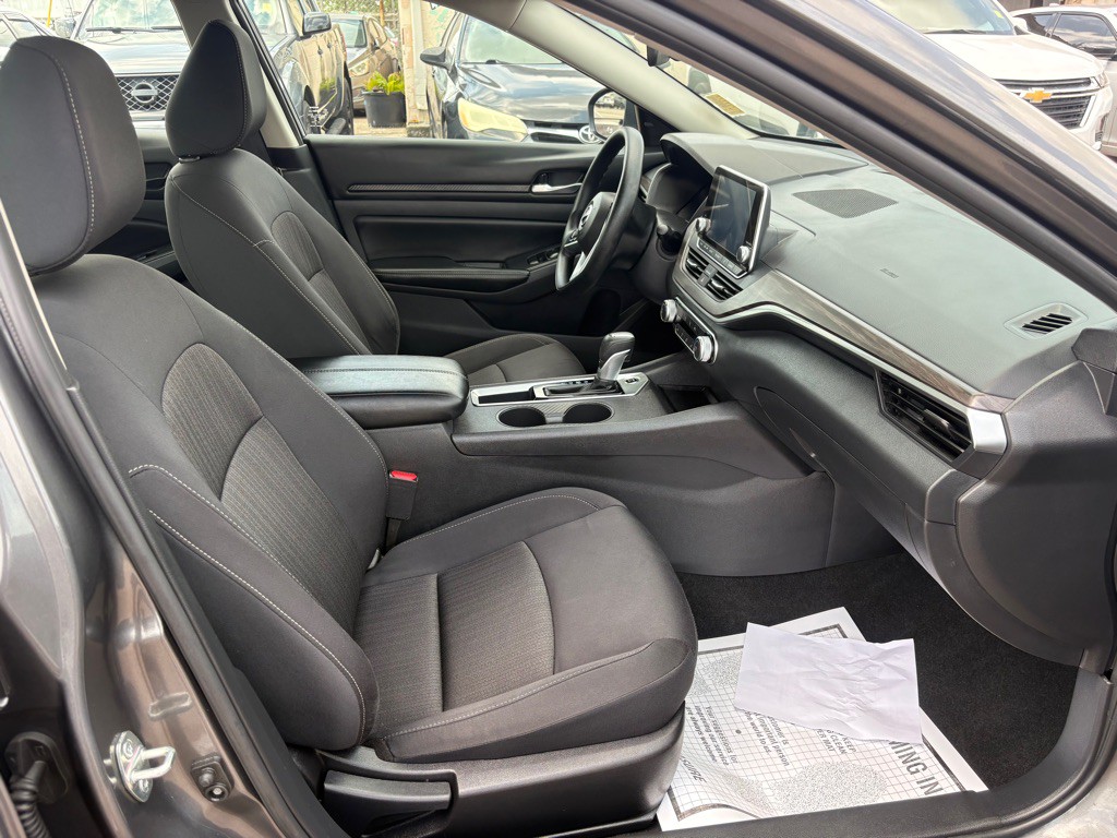 2025 Nissan Altima Image 12