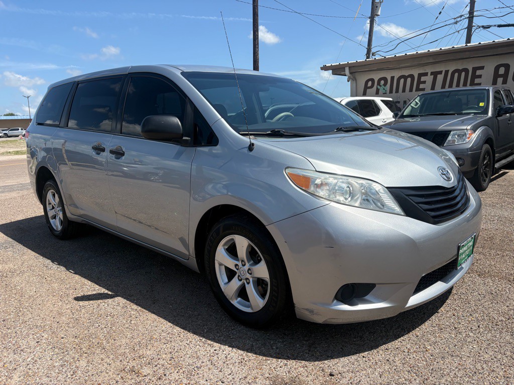2014 Toyota Sienna Image 4