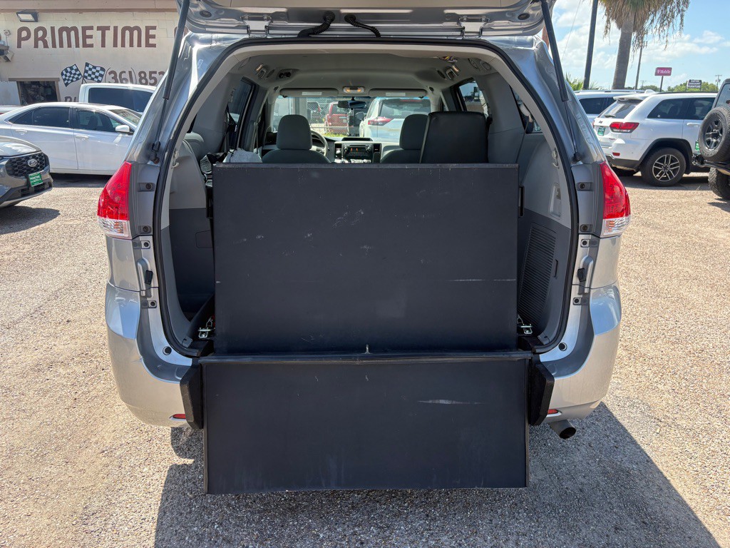 2014 Toyota Sienna Image 14