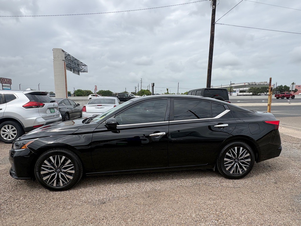 2023 Nissan Altima Image 1