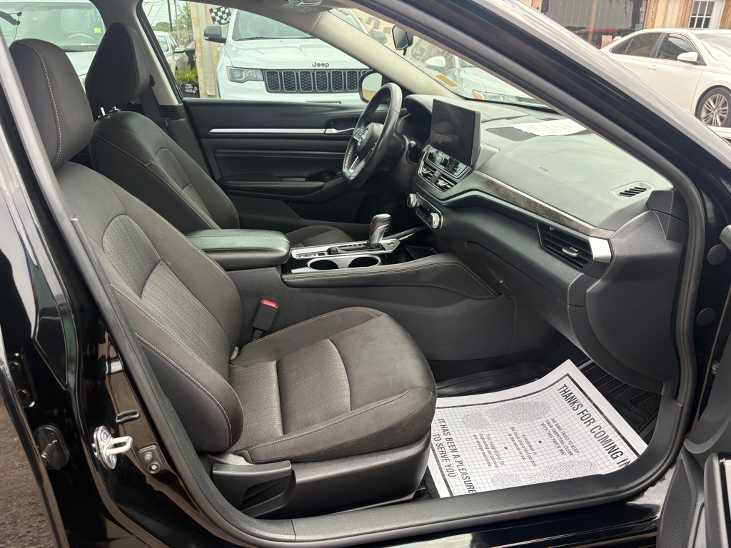 2023 Nissan Altima Image 12