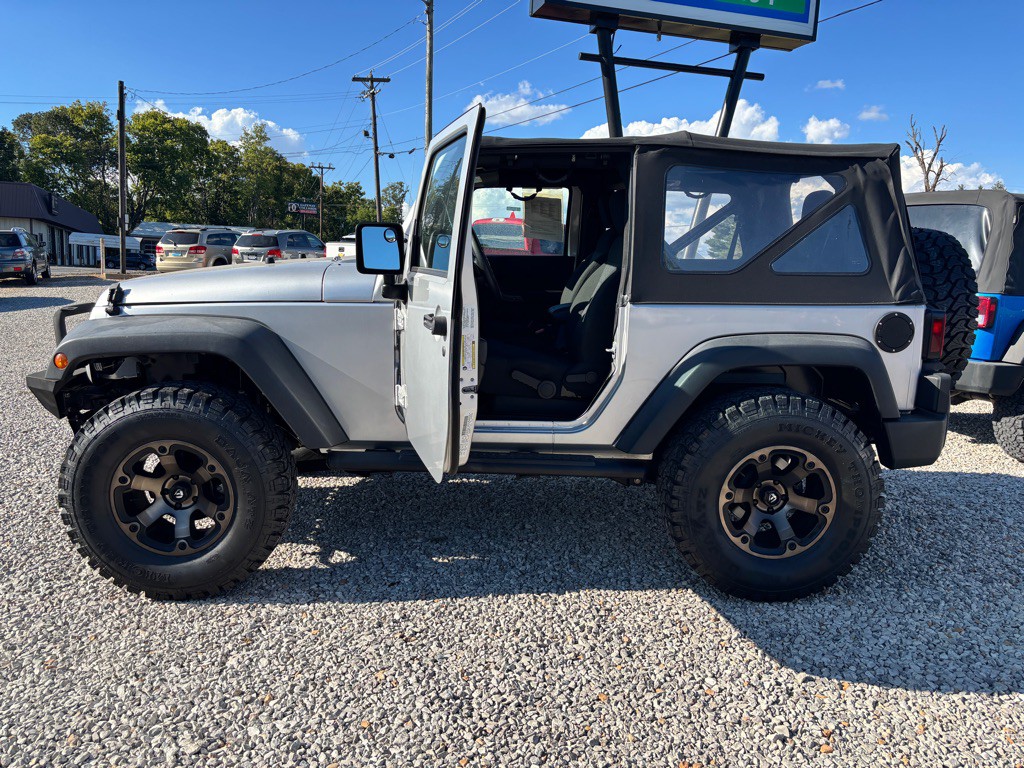 2012 Jeep Wrangler Image 10