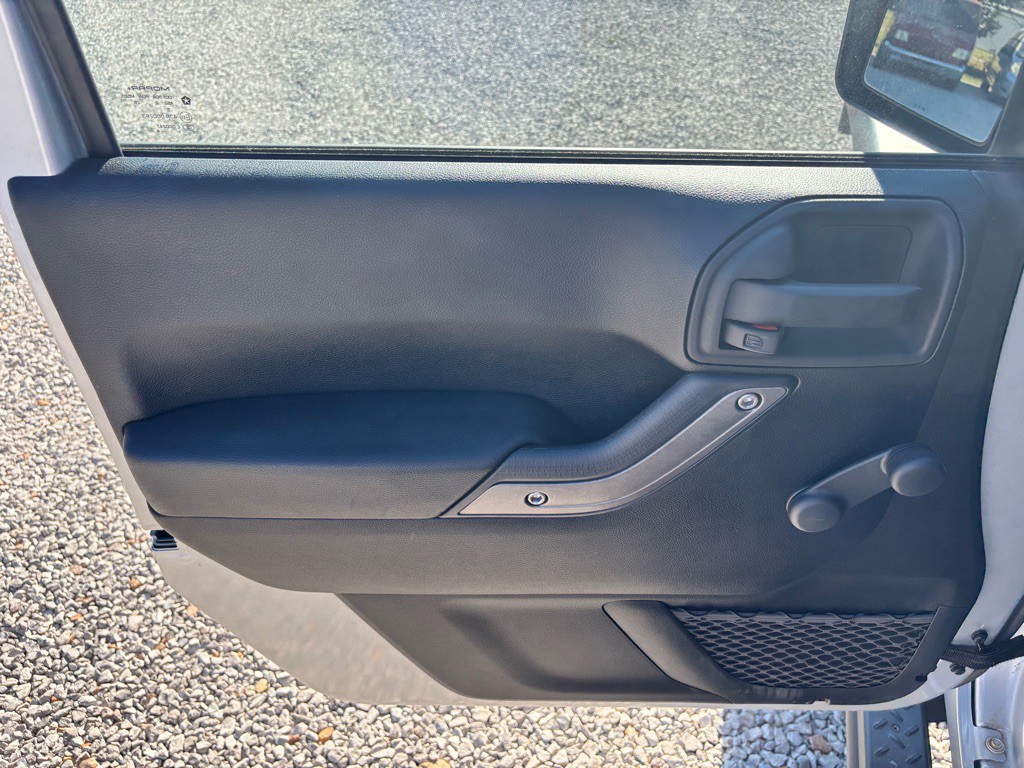 2012 Jeep Wrangler Image 12