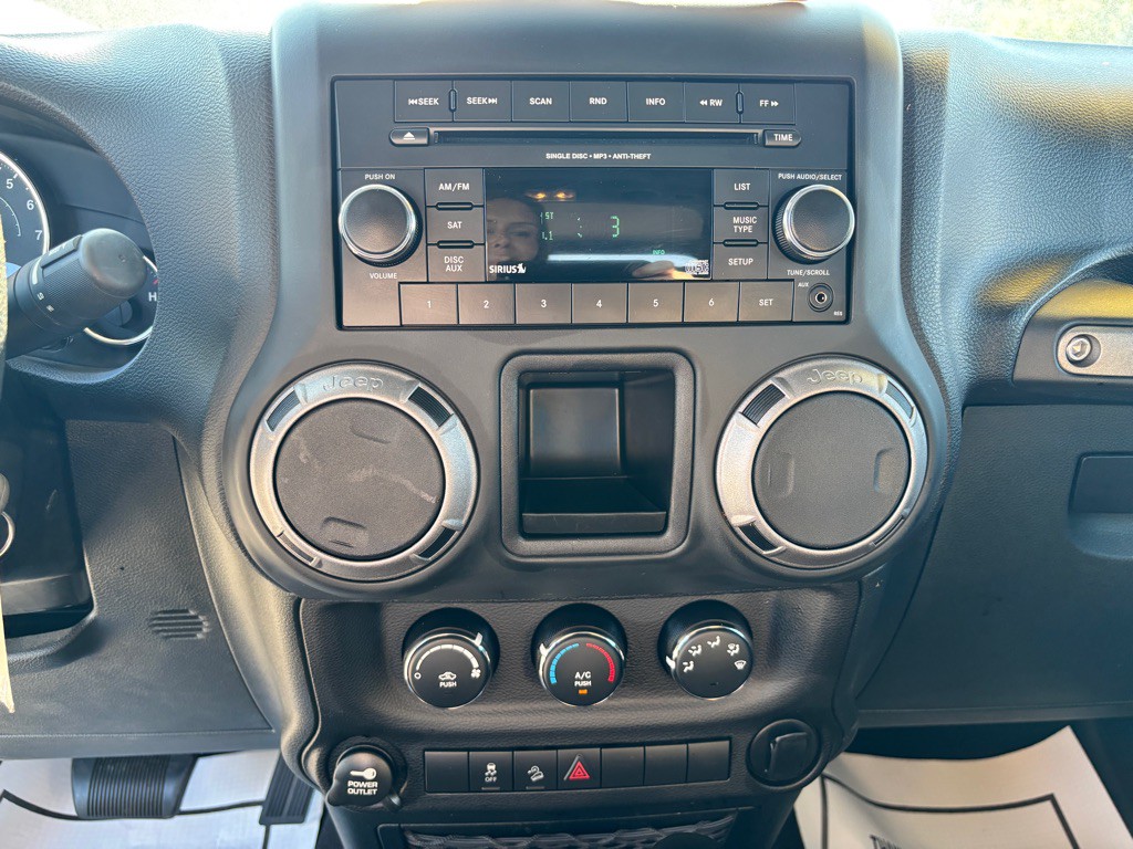 2012 Jeep Wrangler Image 16
